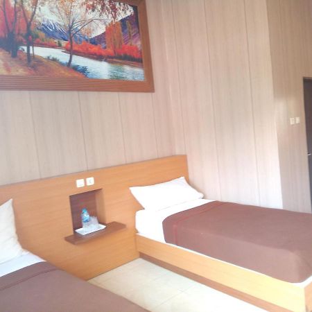 Hotel Kencana Rembang Rum bild