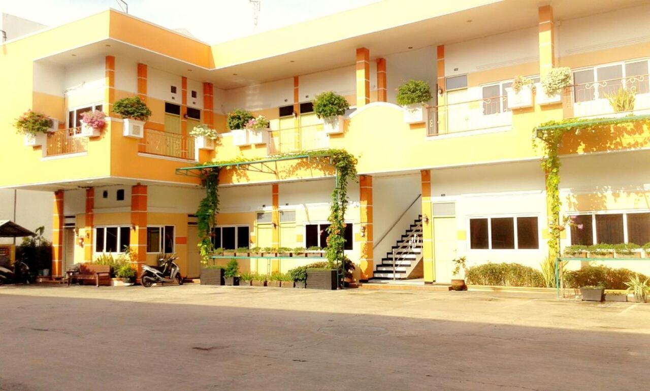 Hotel Kencana Rembang Exteriör bild